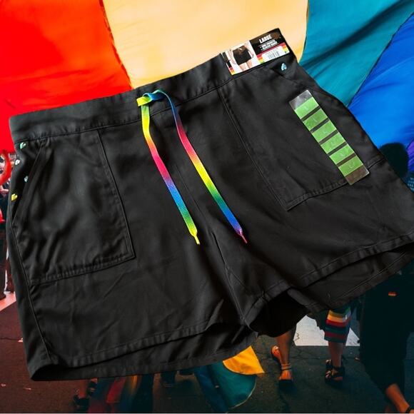 NWT Rainbow Gay Pride Unisex Shorts with hearts on Pockets Size L - Picture 5 of 6